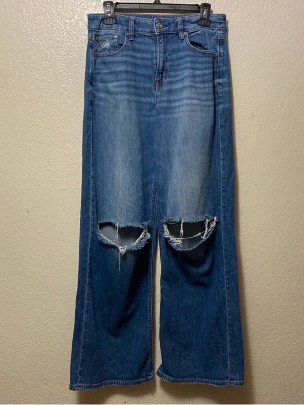 American Eagle Wide Leg Distressed Women’s Jeans - Medium Blue